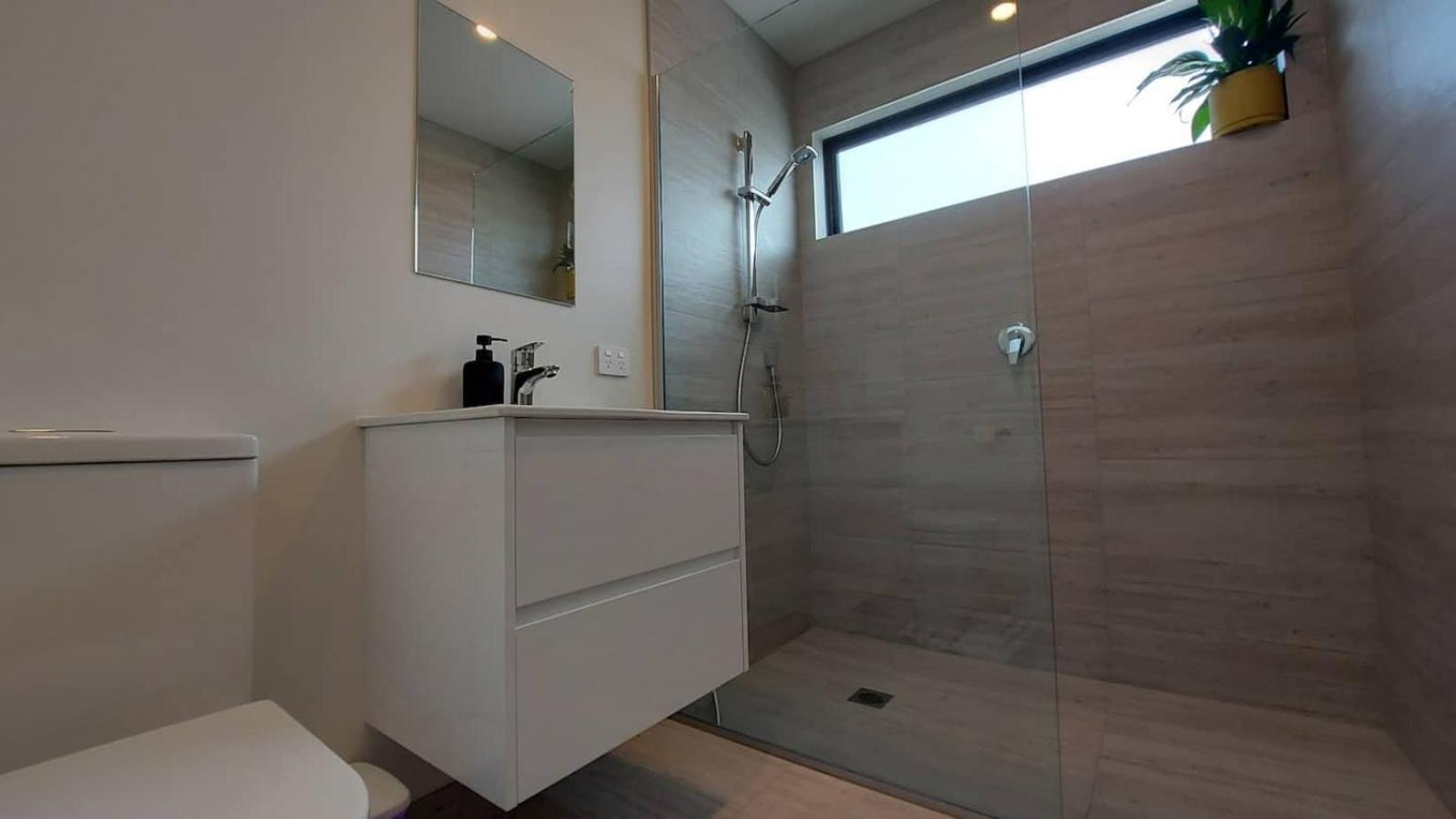 Sleek Suite By The Sand 2-Bedroom Dunedin Exterior photo